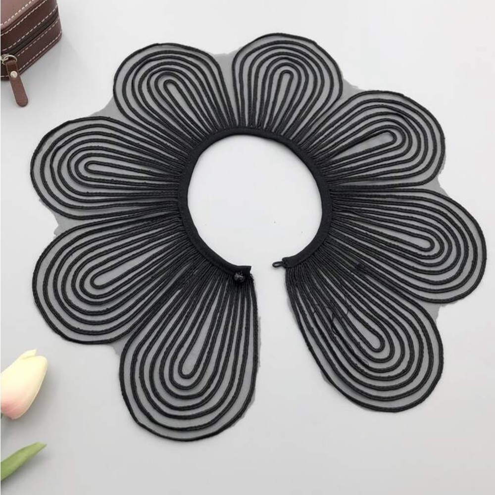 ✨NEW Black sheer Scalloped Collar Top necklace - Picture 5 of 5